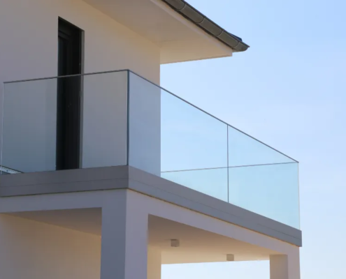 Balcón con Barandilla de cristal sin perfil