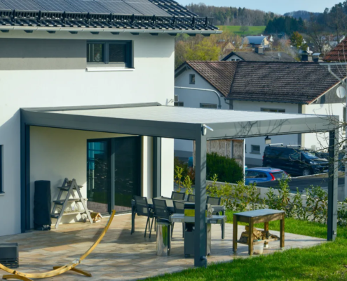 cerramiento de porche con pérgolas bioclímáticas