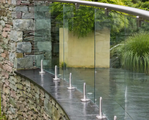 Barandillas de cristal con sujección de pinzas