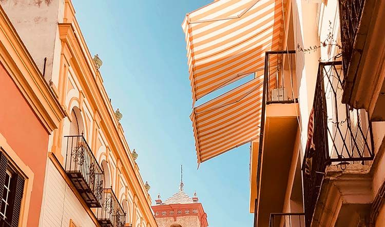 Tipos de toldo para balcones extensible