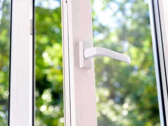 ventana de PVC abierta